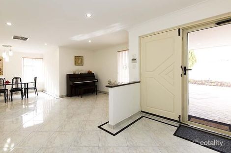 Property photo of 15 Grange Court Eden Hill WA 6054