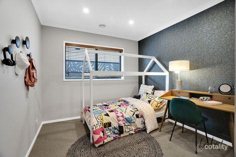 Property photo of 21 Lakeside Drive Wollert VIC 3750