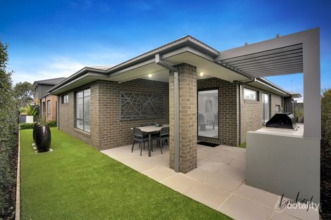 Property photo of 21 Lakeside Drive Wollert VIC 3750