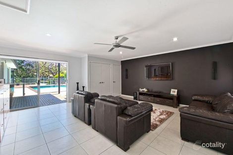 Property photo of 21 Holland Court Broadbeach Waters QLD 4218