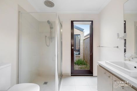 Property photo of 16 Jolimont Road Point Cook VIC 3030