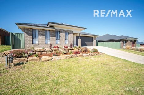 7 Paperbark Dr, Forest Hill, NSW 2651