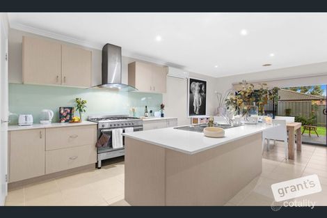 Property photo of 10 Moss Street Cranbourne North VIC 3977