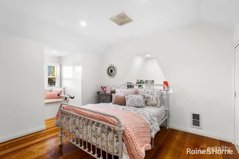 Property photo of 1/13 Henshall Road Strathmore VIC 3041