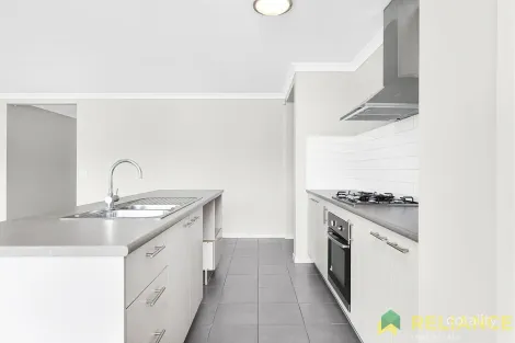 Property photo of 23 Phoenix Circuit Brookfield VIC 3338