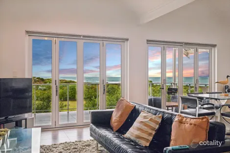 4/2 Robertson Rd, Ledge Point, WA 6043