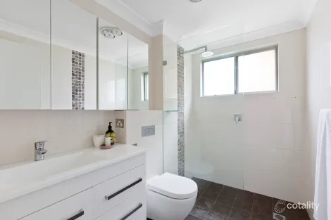 Property photo of 2/105 Queenscliff Road Queenscliff NSW 2096