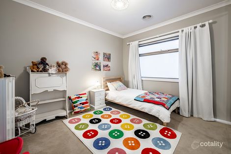 5 Elmtree Cres, Clyde North, VIC 3978