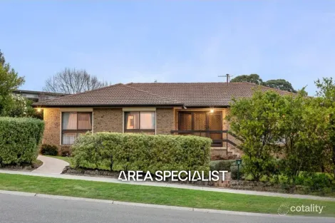 9 Joseph Banks Cres, Endeavour Hills, VIC 3802