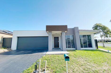 Property photo of 2 Fleuve Rise Clyde North VIC 3978