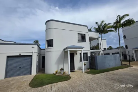 32/33 Elizabeth St, Urangan, QLD 4655