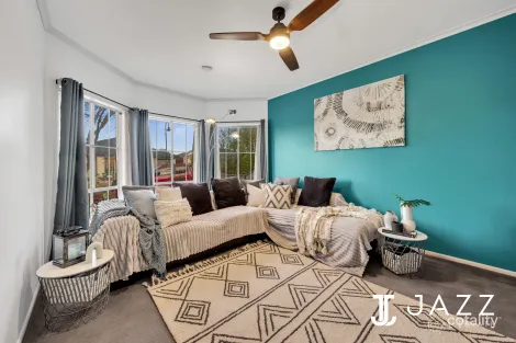 Property photo of 32 Rowland Drive Point Cook VIC 3030