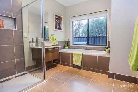 Property photo of 7 Pranom Close Roxburgh Park VIC 3064