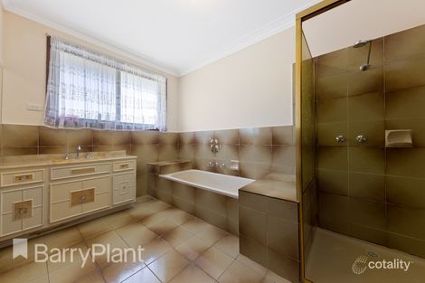 Property photo of 52 Oleander Drive St Albans VIC 3021