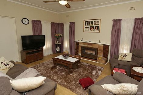 Property photo of 30 Fernleigh Road Mount Austin NSW 2650