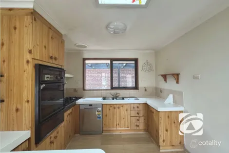 Property photo of 24 Guildford Crescent Narre Warren VIC 3805