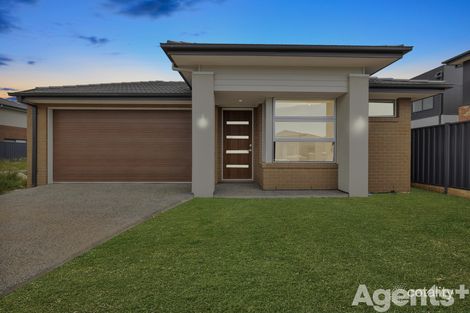 Property photo of 30 Shearjoy Loop Clyde North VIC 3978