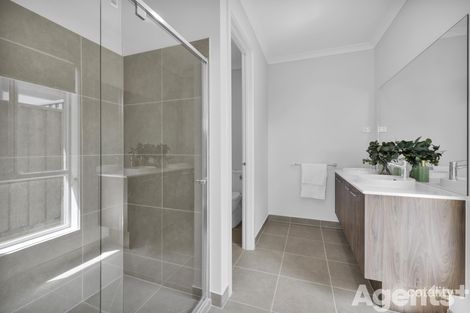 Property photo of 30 Shearjoy Loop Clyde North VIC 3978