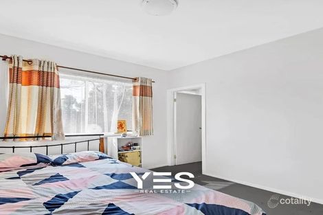 Property photo of 32 Henry Lawson Drive Lynbrook VIC 3975