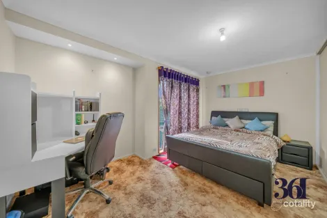 Property photo of 2 Derwent Road Werribee VIC 3030
