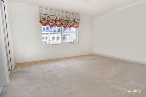 Property photo of 24 Sutherland Way Roxburgh Park VIC 3064