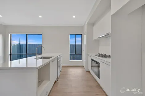 Property photo of 10 Roehampton Drive Strathtulloh VIC 3338