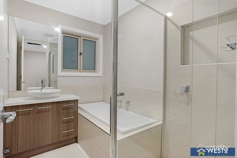 Property photo of 32 Modern Crescent Tarneit VIC 3029