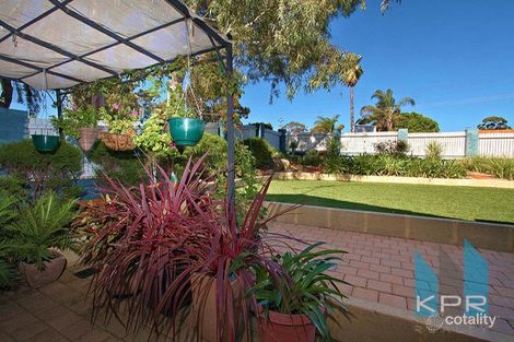 4/26 Salcott Rd, Girrawheen, WA 6064