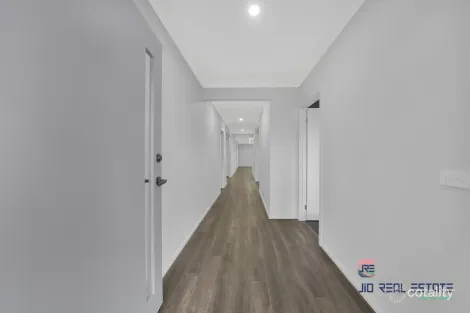 Property photo of 8 Shelterbelt Avenue Weir Views VIC 3338