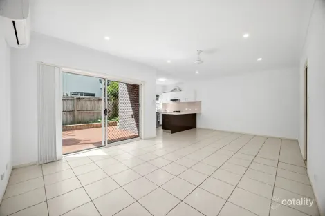 Property photo of 1/28 Careel Close Helensvale QLD 4212