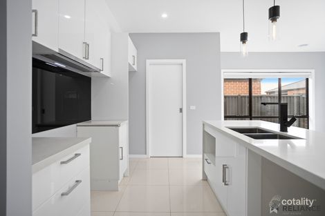 Property photo of 14 Monaco Grove Strathtulloh VIC 3338