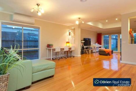 Property photo of 1 Walcott Place Narre Warren South VIC 3805