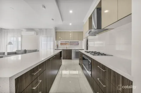 Property photo of 14 Jindalee Way Werribee VIC 3030