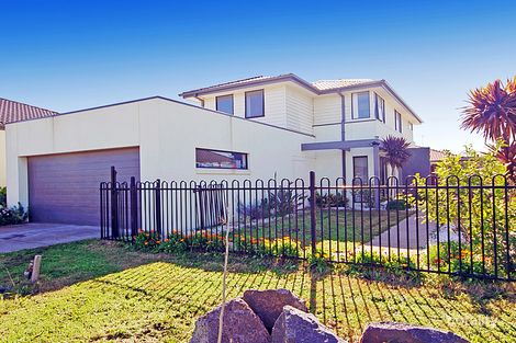 15 Regent Cl, Burnside Heights, VIC 3023