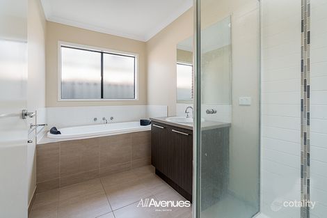 Property photo of 15 Beagle Street Cranbourne East VIC 3977