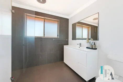 Property photo of 2/4-6 Tilba Close Flinders NSW 2529