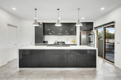 Property photo of 33 Wild Crescent Roxburgh Park VIC 3064