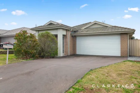 Property photo of 12 Croft Close Thornton NSW 2322