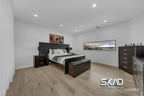 Property photo of 51 Clopton Rise Craigieburn VIC 3064