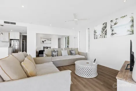 Property photo of 11/103 Cooloola Drive Rainbow Beach QLD 4581
