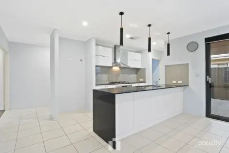 Property photo of 7 Halite Way Treeby WA 6164