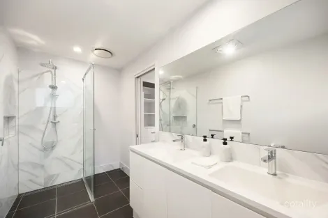 Property photo of 2 Gem Road Kenmore QLD 4069