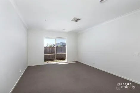 Property photo of 8 Capella Crescent Williams Landing VIC 3027