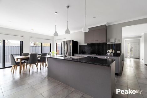 Property photo of 1 Amley Grove Berwick VIC 3806