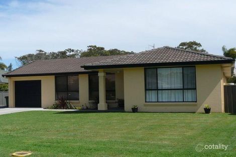 Property photo of 4 Devoy Place Black Head NSW 2430