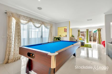 Property photo of 33 Thorngrove Avenue Craigieburn VIC 3064