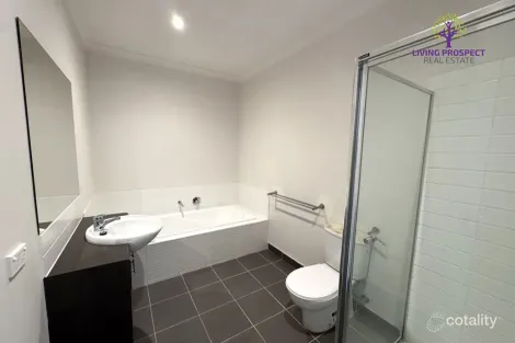 Property photo of 13 Laurence Way Tarneit VIC 3029