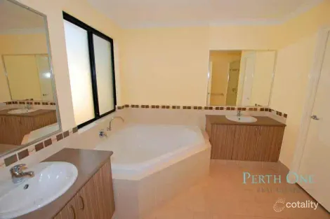 Property photo of 18 Shelduck Bend Harrisdale WA 6112