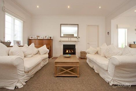 Property photo of 11 Yaldara Drive Berwick VIC 3806