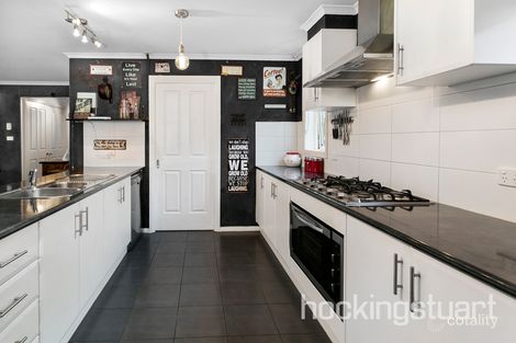 Property photo of 10 Holloway Street Manor Lakes VIC 3024